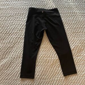 LULULEMON black crop leggings